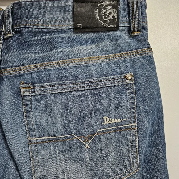 Diesel Distressed Straight Jeans Mens (34x31) Whiskering Embroidered Button Fly